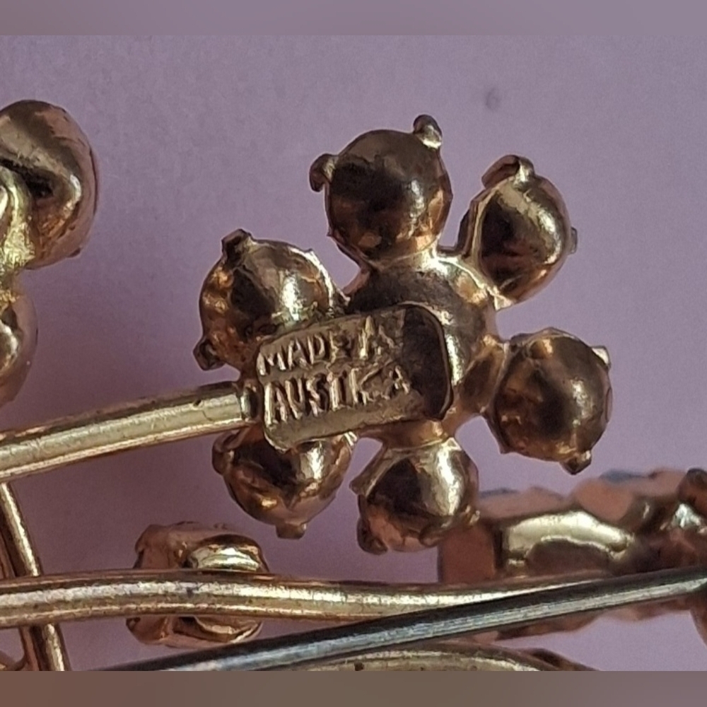Vintage Austrian Crystal Aurora Borealis Mid-Century Art Deco Gold Tone Brooch - Picture 3 of 3